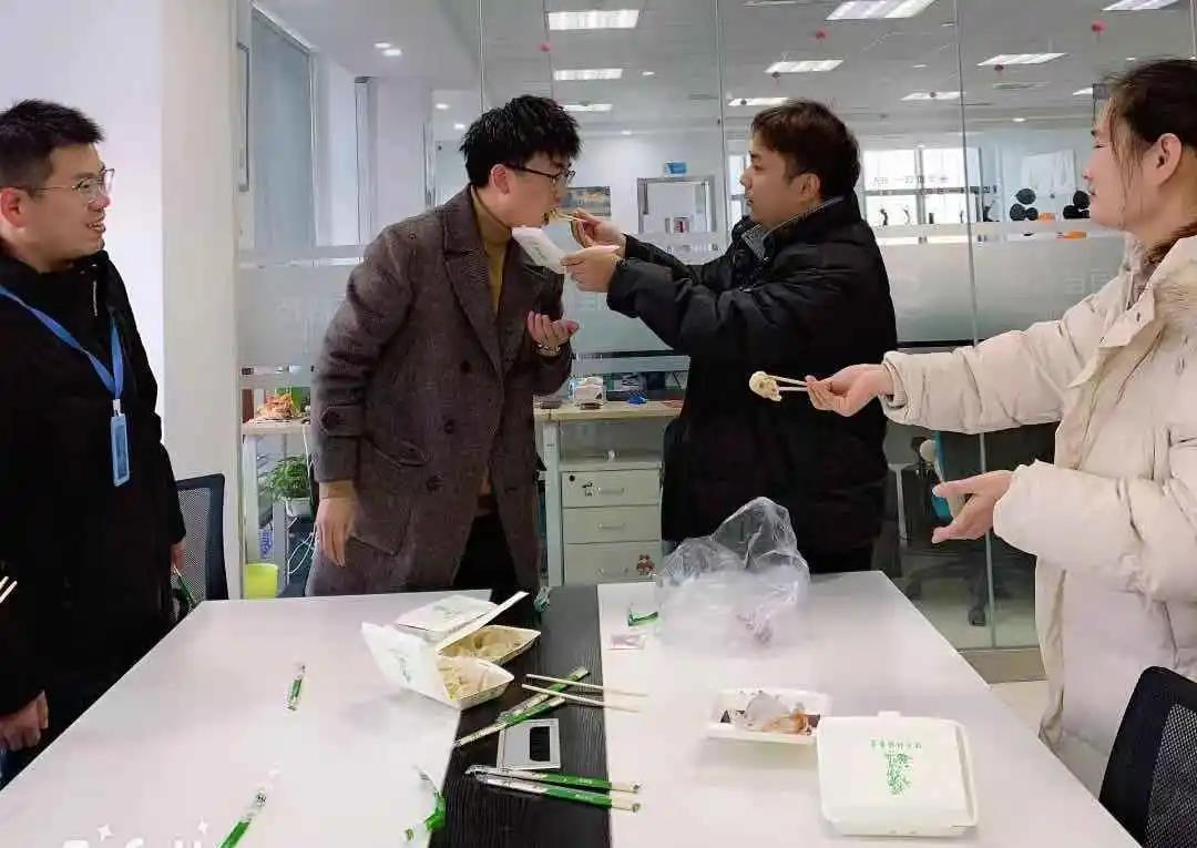 今天是冬至，來首佳吃餃子呀~